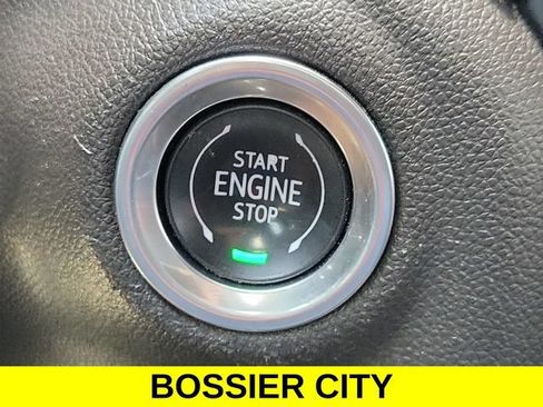 Used 2020 GMC Sierra 1500 SLT AWD/4WD image 17