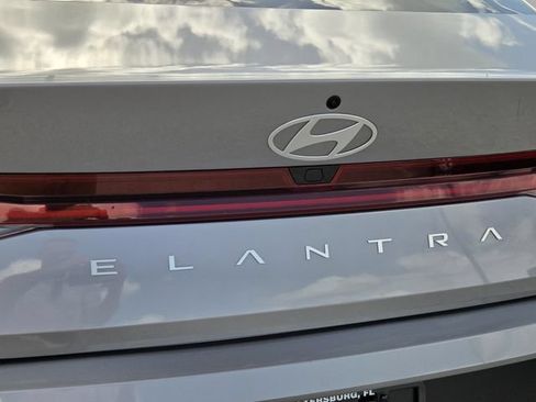 Used 2025 Hyundai Elantra SEL FWD image 11