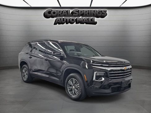 Used 2024 Chevrolet Traverse LT FWD image 1