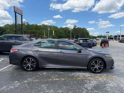 Used 2023 Toyota Camry SE FWD image 8