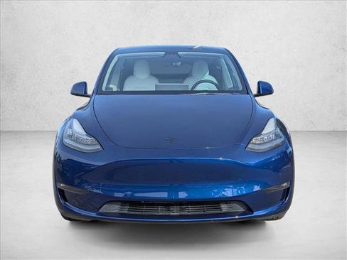 Used 2022 Tesla Model Y Long Range image 2
