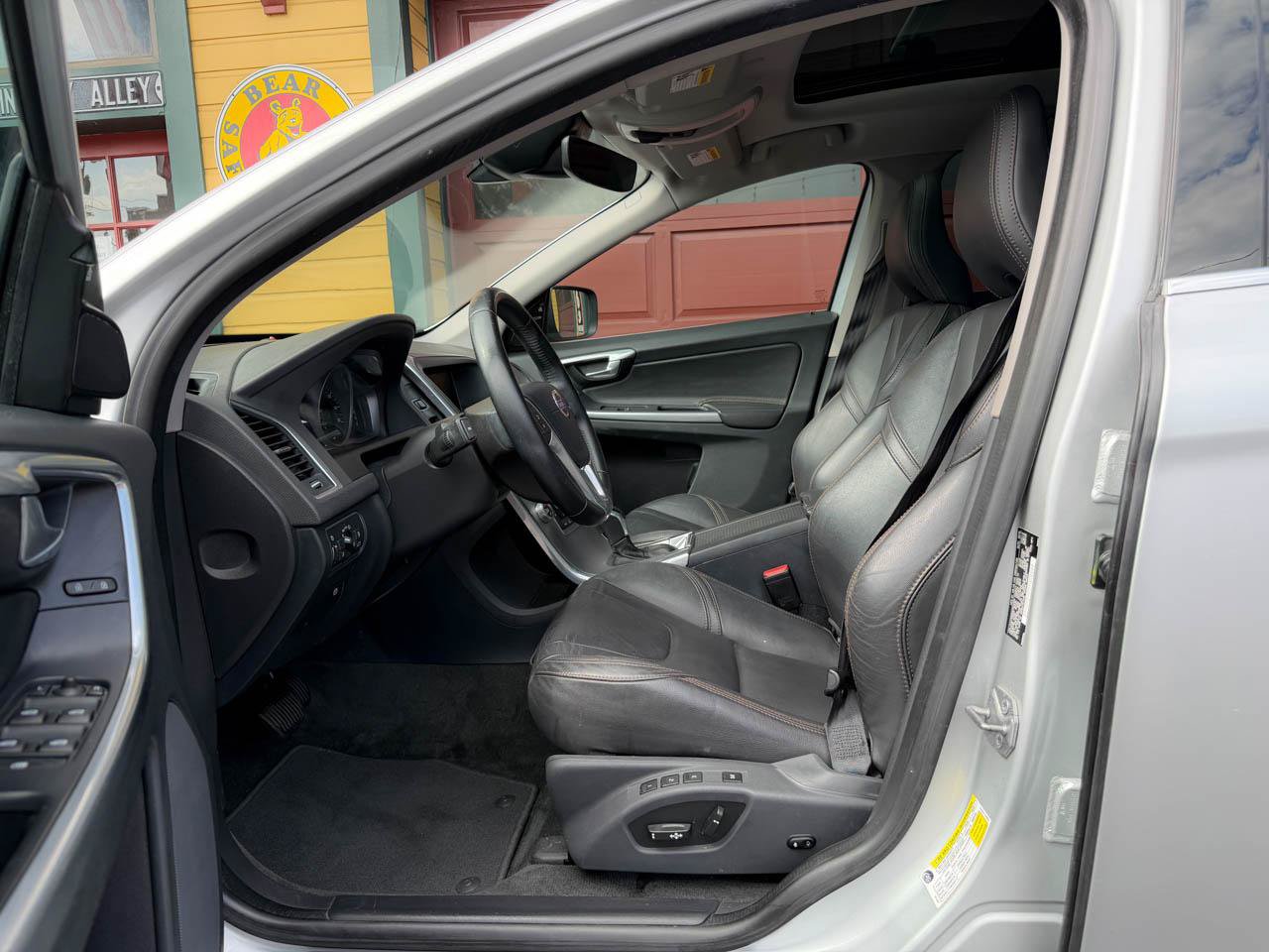 Used 2017 Volvo XC60 T5 Dynamic w/ Protection Package AWD/4WD image 15