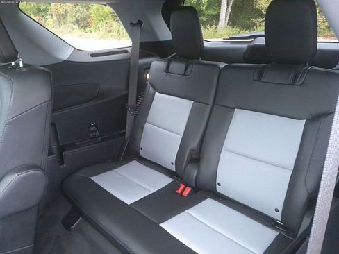 Used 2022 Ford Explorer XLT w/ Equipment Group 202A image 20