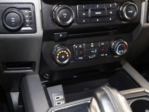 Used 2017 Ford F150 Raptor w/ Equipment Group 801A Mid image 33