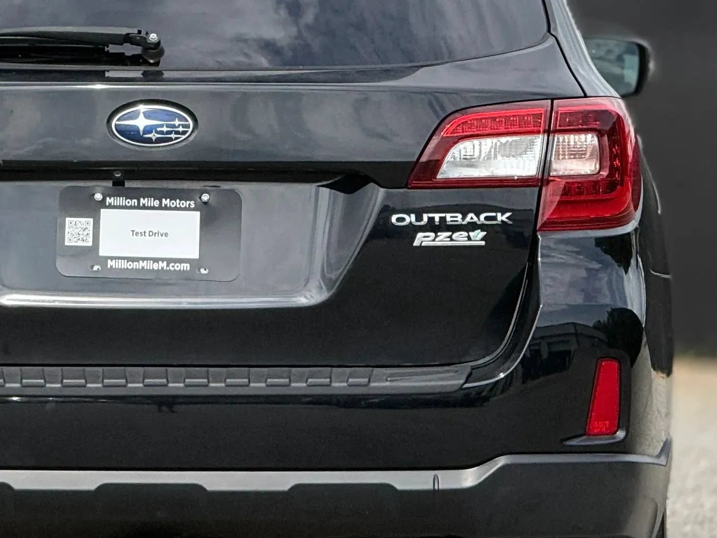Used 2016 Subaru Outback 2.5i Limited AWD/4WD image 14