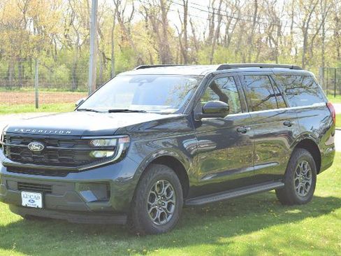 Certified 2025 Ford Expedition Active AWD/4WD image 3