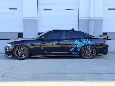 Used 2016 Dodge Charger R/T Scat Pack w/ Technology Group RWD image 2