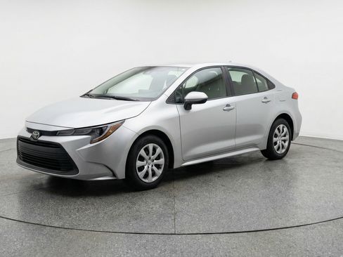 Used 2025 Toyota Corolla LE FWD image 3