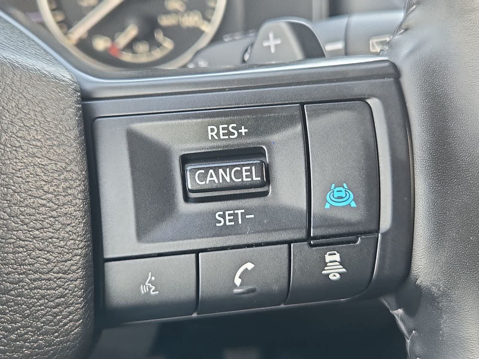 Used 2025 Nissan Rogue SV AWD/4WD image 24