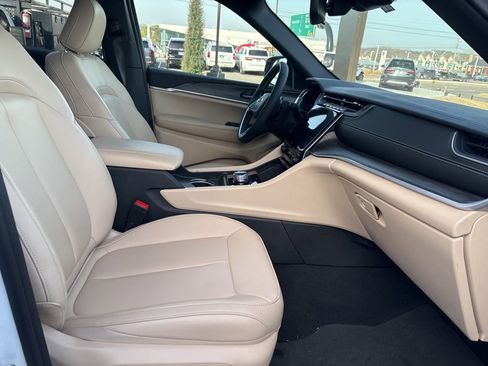 Used 2024 Jeep Grand Cherokee Limited w/ Trailer Tow Package image 15