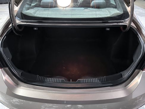 Used 2018 Chevrolet Malibu LT image 9