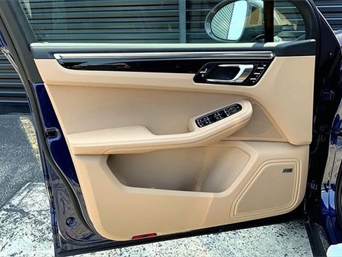 New 2025 Porsche Macan Turbo image 27