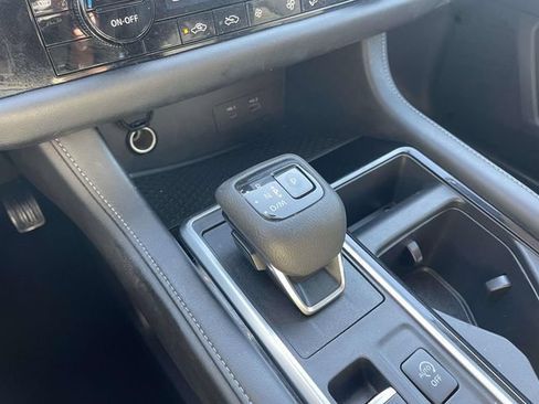 Used 2025 Nissan Pathfinder SV FWD image 41