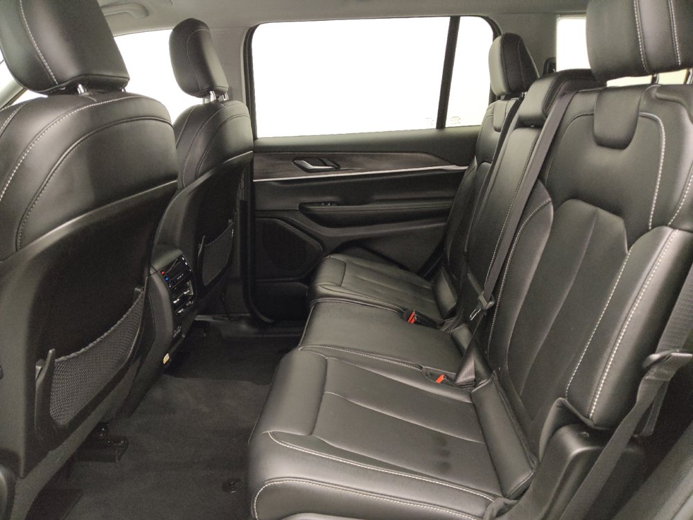 Used 2023 Jeep Grand Cherokee L Limited AWD/4WD image 18