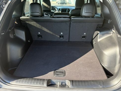 Used 2020 Jeep Cherokee Latitude Plus w/ Cold Weather Group AWD/4WD image 27