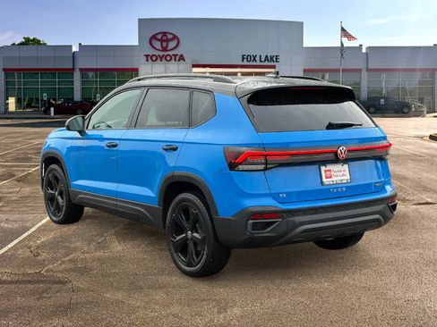 Used 2025 Volkswagen Taos SE AWD/4WD image 3