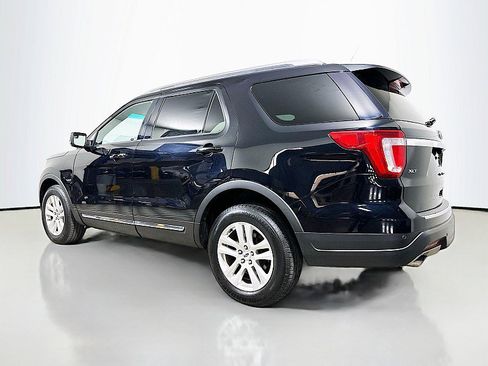 Used 2018 Ford Explorer XLT w/ Equipment Group 202A AWD/4WD image 5