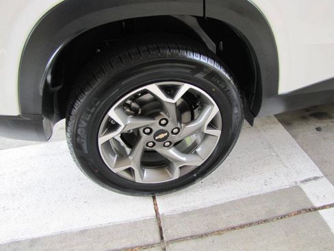 Used 2025 Chevrolet Trax LT w/ Driver Confidence Package FWD image 30