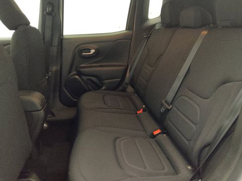 Used 2022 Jeep Renegade Latitude AWD/4WD image 18