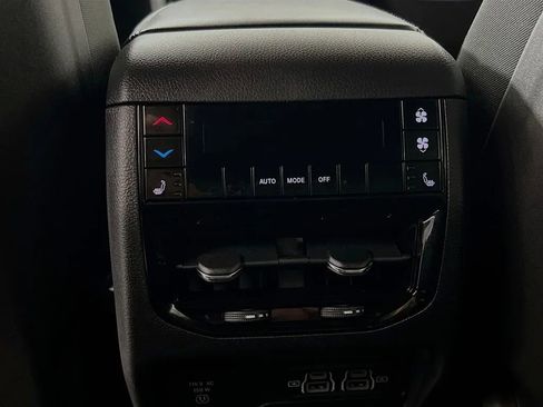 Used 2025 Jeep Grand Cherokee L Limited w/ Black Appearance Package image 26