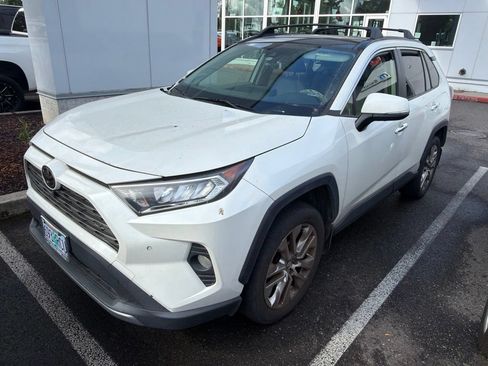Used 2019 Toyota RAV4 Limited w/ Advanced Technology Package AWD/4WD image 2