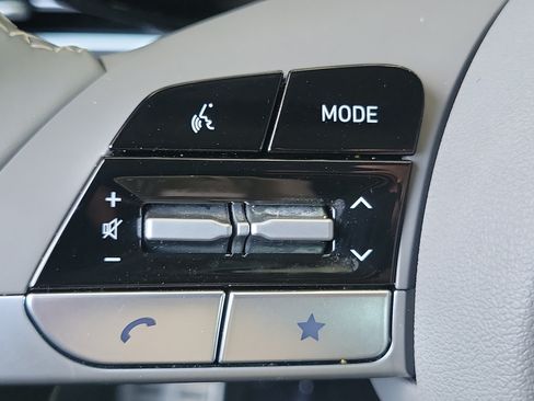 Certified 2025 Hyundai Elantra Sport FWD image 8