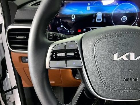 Certified 2025 Kia Telluride SX Prestige X-Line AWD/4WD image 10