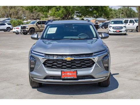 Used 2026 Chevrolet Trax LT w/ Driver Confidence Package FWD image 3