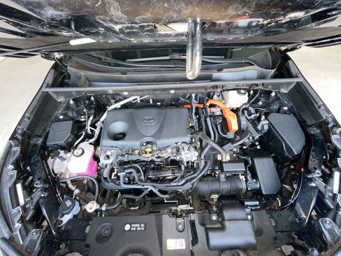 Used 2025 Toyota RAV4 XLE AWD/4WD image 25