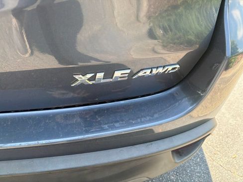 Used 2018 Toyota Highlander XLE AWD/4WD image 7