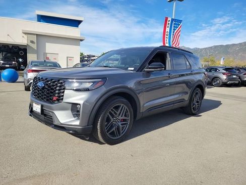 Used 2025 Ford Explorer ST image 2
