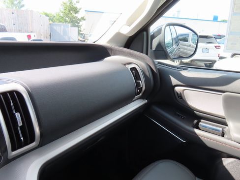 New 2025 Ford Expedition Active image 13