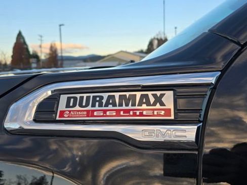 Used 2023 GMC Sierra 3500 Denali w/ Denali Black Diamond Edition image 13