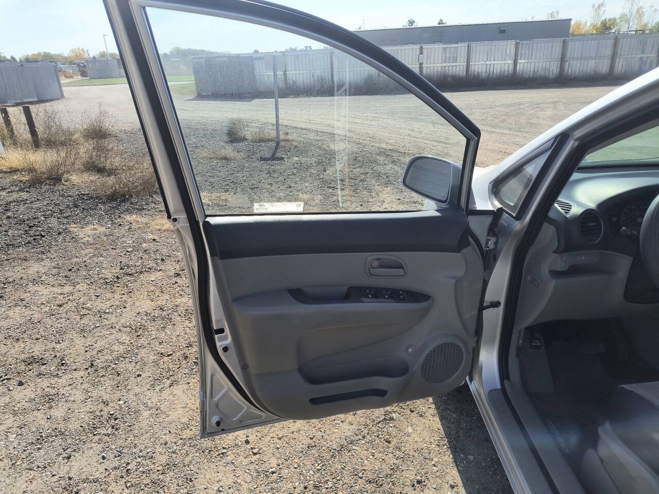 Used 2008 Kia Rondo FWD image 20