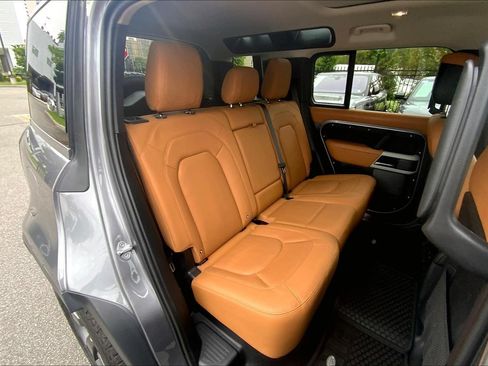 Certified 2023 Land Rover Defender 110 SE AWD/4WD image 19