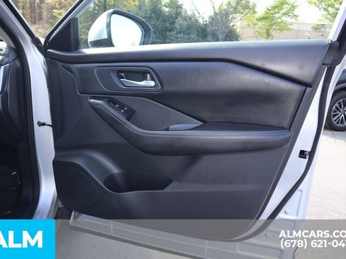 Used 2025 Nissan Rogue SV image 29