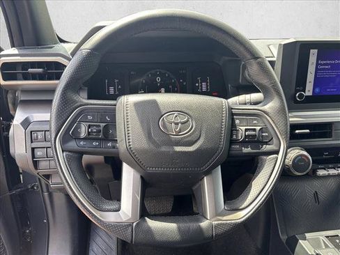 Used 2025 Toyota 4Runner SR5 AWD/4WD image 17