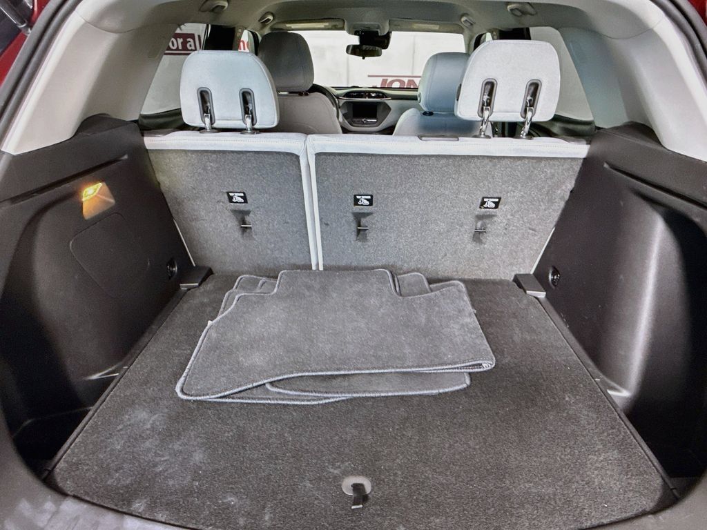Used 2022 Chevrolet TrailBlazer LT FWD image 26