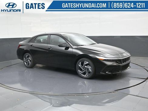 New 2025 Hyundai Elantra Sport FWD image 4