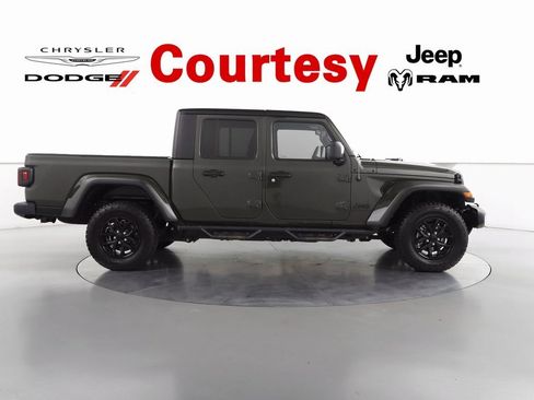 Certified 2021 Jeep Gladiator Sport image 4