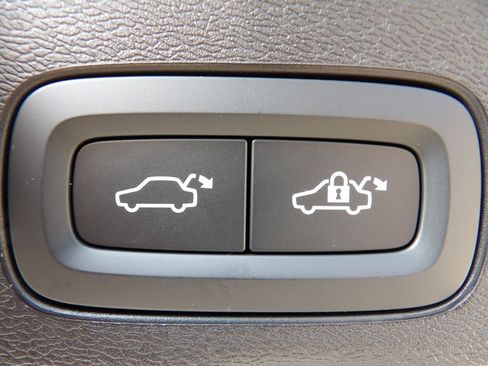 New 2026 Volvo XC60 B5 Ultra w/ Protection Package Premier image 27