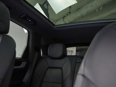 Certified 2025 Porsche Cayenne image 35