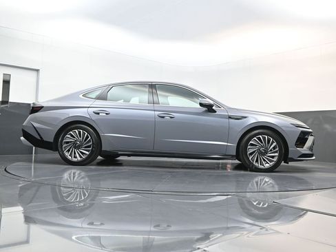 Used 2025 Hyundai Sonata SEL FWD image 22