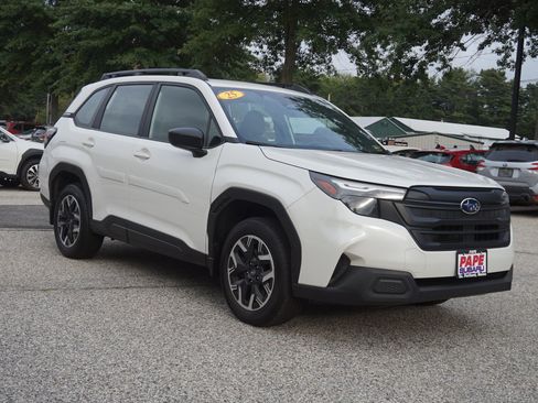 Used 2025 Subaru Forester AWD/4WD image 3