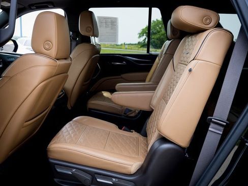 Used 2022 Cadillac Escalade Sport w/ LPO, ONYX Package image 27