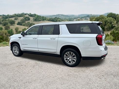 Used 2023 GMC Yukon XL Denali AWD/4WD image 7