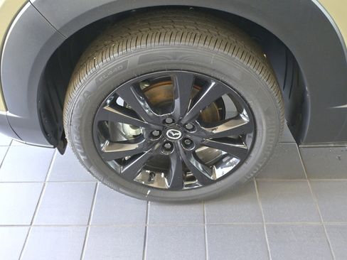 New 2025 MAZDA CX-30 Carbon image 9