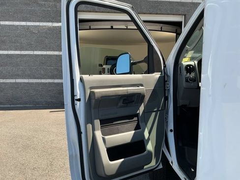 Used 2023 Ford E-450 and Econoline 450 Super Duty RWD image 10