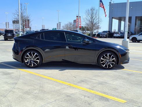 Used 2026 Toyota Prius Plug-In Hybrid image 4