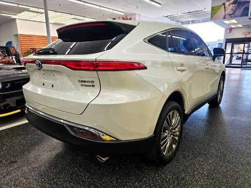 Used 2022 Toyota Venza Limited w/ Advanced Technology Package image 5